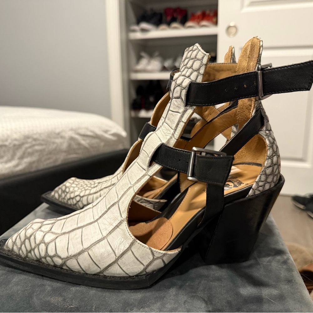 Elegant Crocodile John Fluevog - Picture 2 of 9